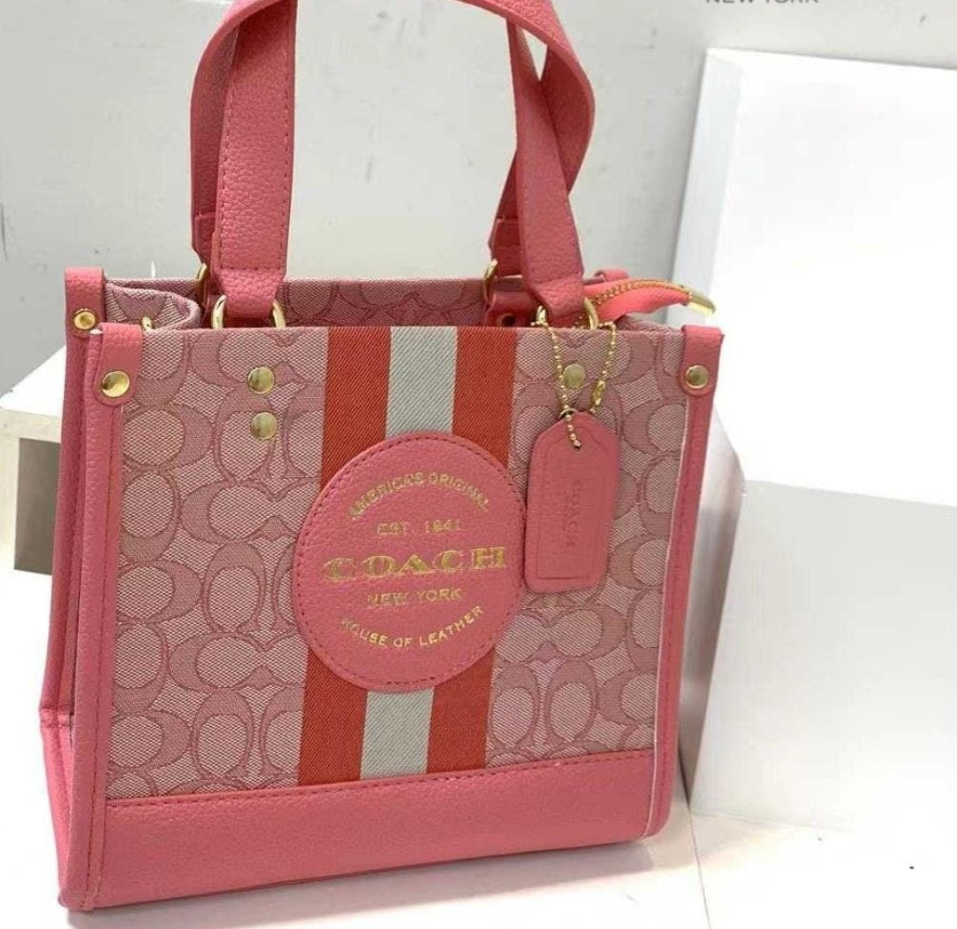 Cartera Dama Square